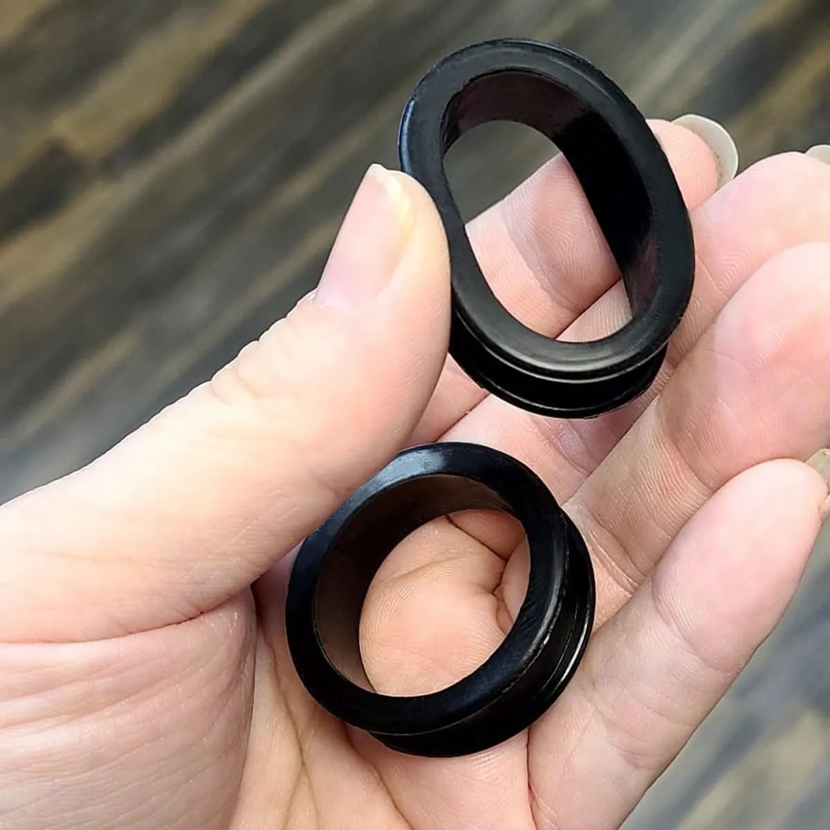 Satix Pair of Flexible Black Silicone Double Flared Ear Gauge Stretcher Ear Ring Lobe Earring Gauges Tunnel Plugs Piercing Jewelry